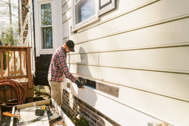 Trusted Emergency Siding Repair service in Carthage, IL - Creative Siding