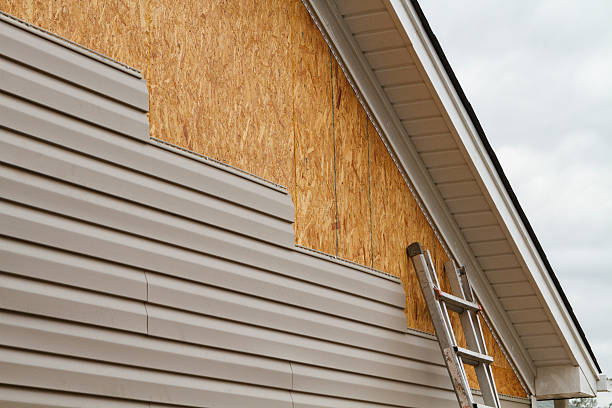 Professional Emergency Siding Repair technician working in Carthage, IL